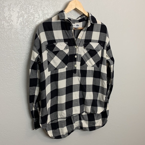3/$25 Old Navy Plaid Overshirt. size XS, black and white. - Picture 2 of 12